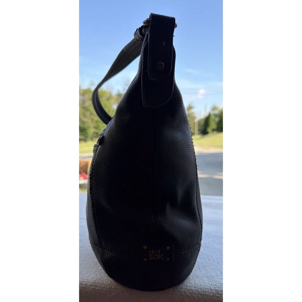 The Sak Brown Pebbled Shoulder Bag Zip Closure Shoulder Strap Inner Pockets